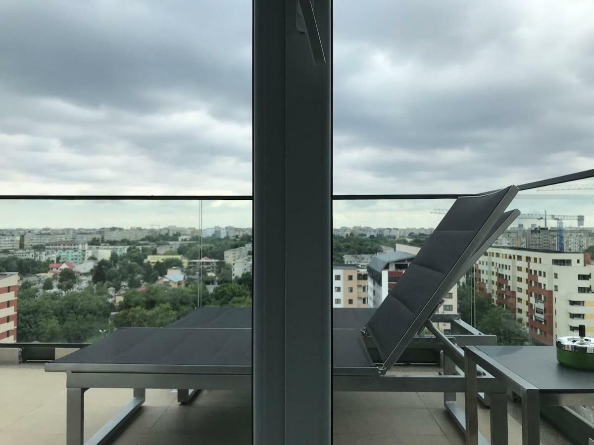 Luxury Westpark 2 Residence With Lake View Bucharest Exterior photo