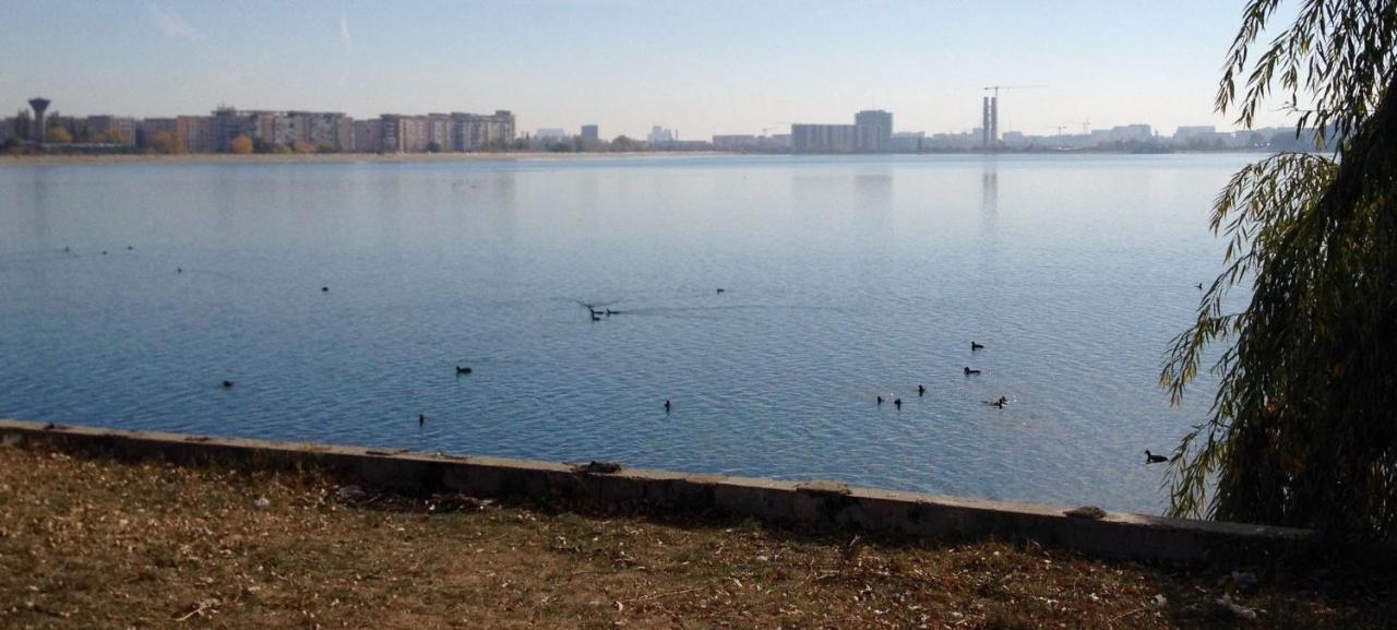 Luxury Westpark 2 Residence With Lake View Bucharest Exterior photo